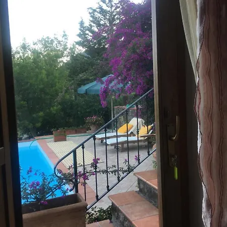 Oda ve Kahvaltı Ludonicco *